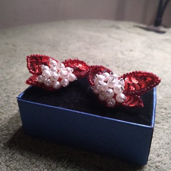 Handcrafted red butterfly's and simulated peals costume earrings - Picture 6 of 6